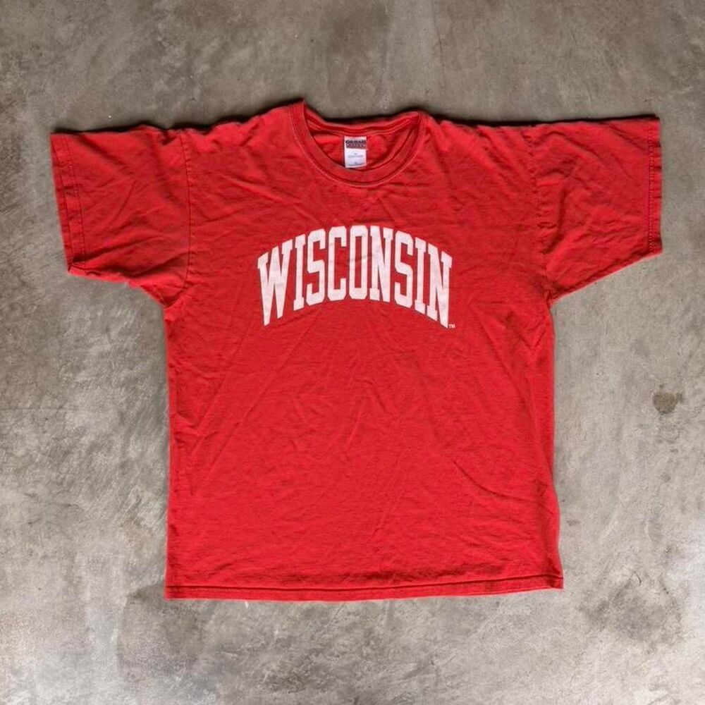 Gildan Men's Red T-shirt